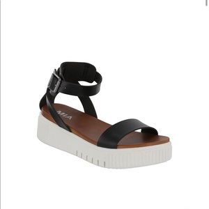 MIA Shoes Rina Size 9